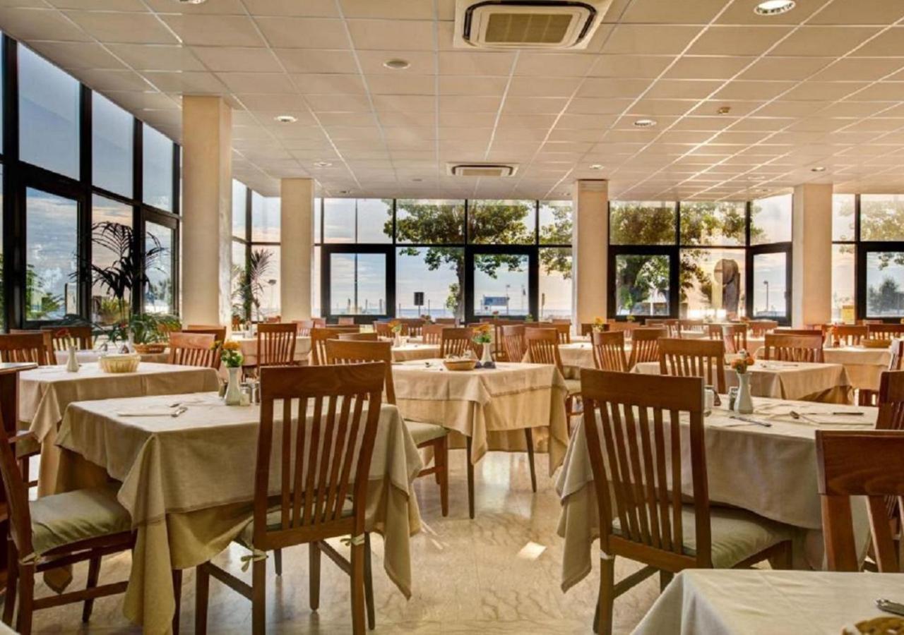 Hotel Atlas Rimini Kültér fotó