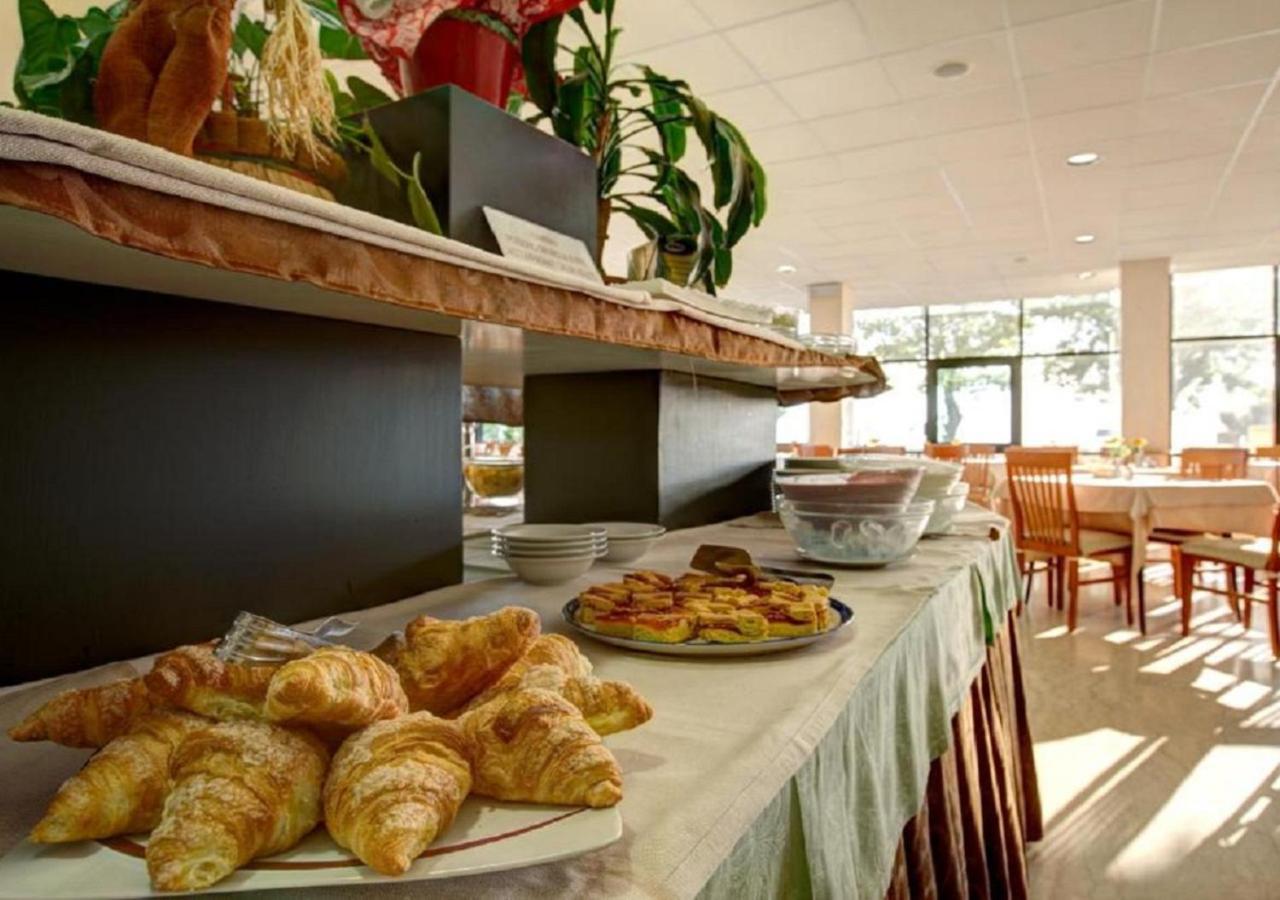 Hotel Atlas Rimini Kültér fotó