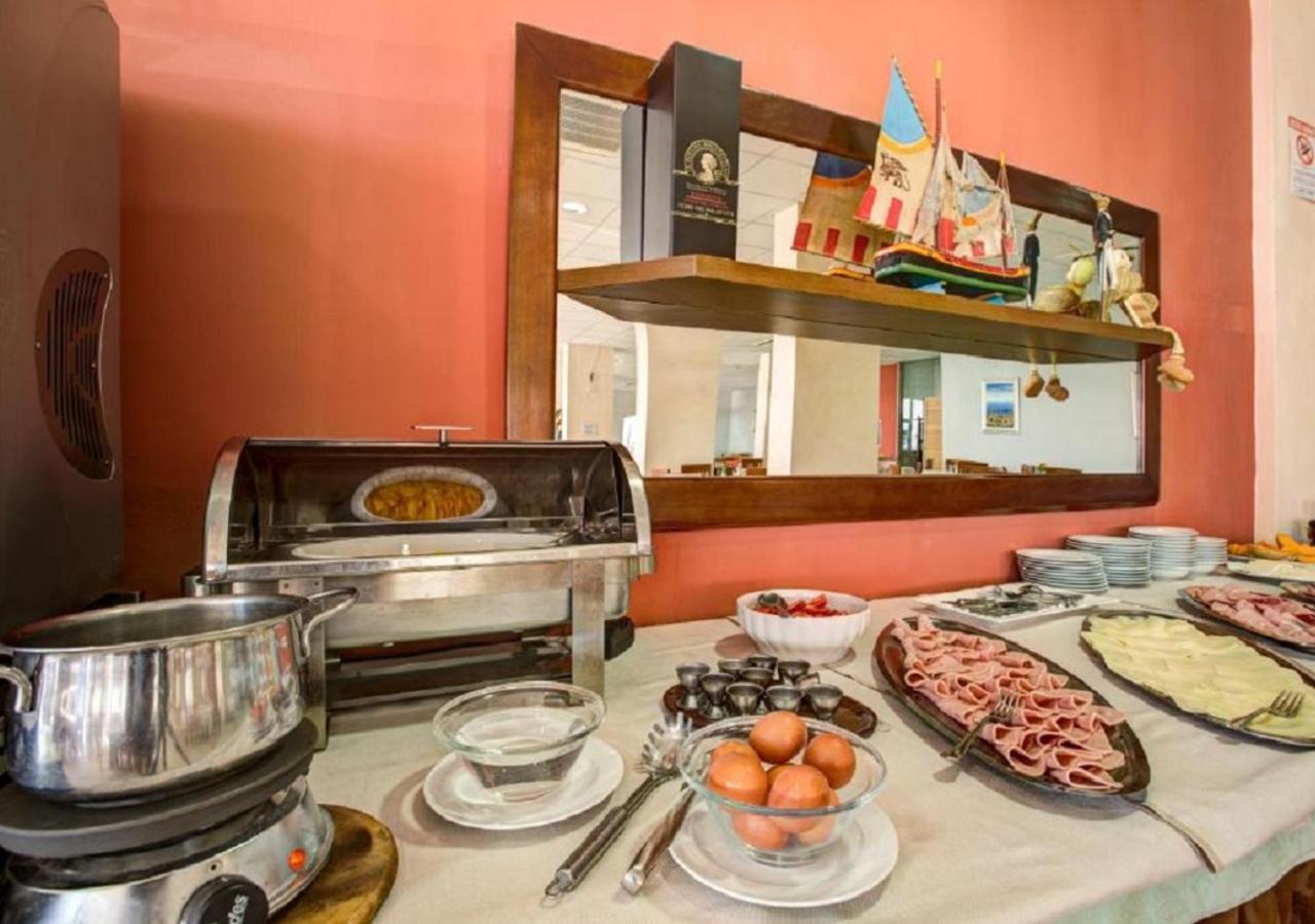 Hotel Atlas Rimini Kültér fotó
